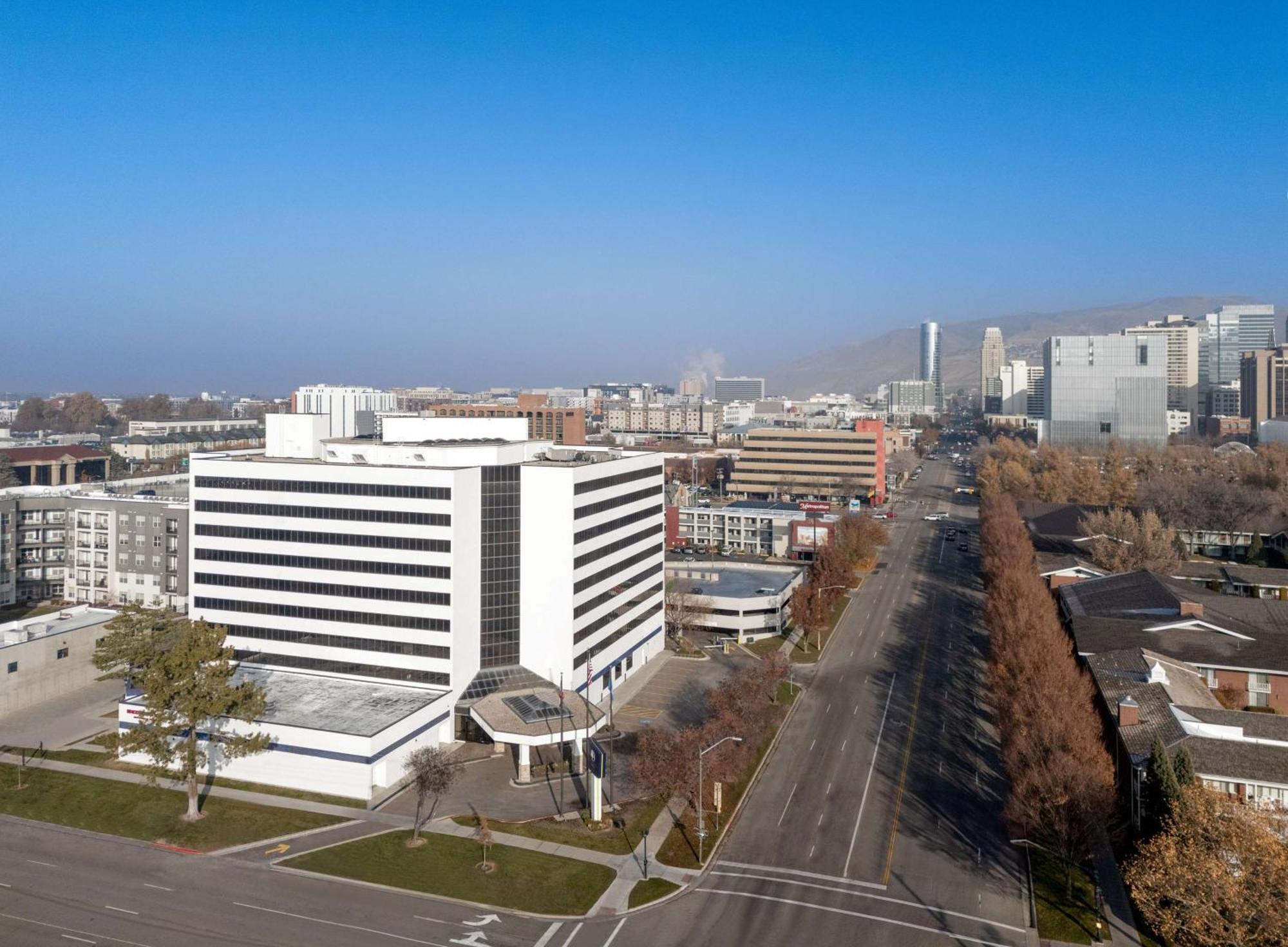 Doubletree Suites By Hilton Salt Lake City Exterior photo