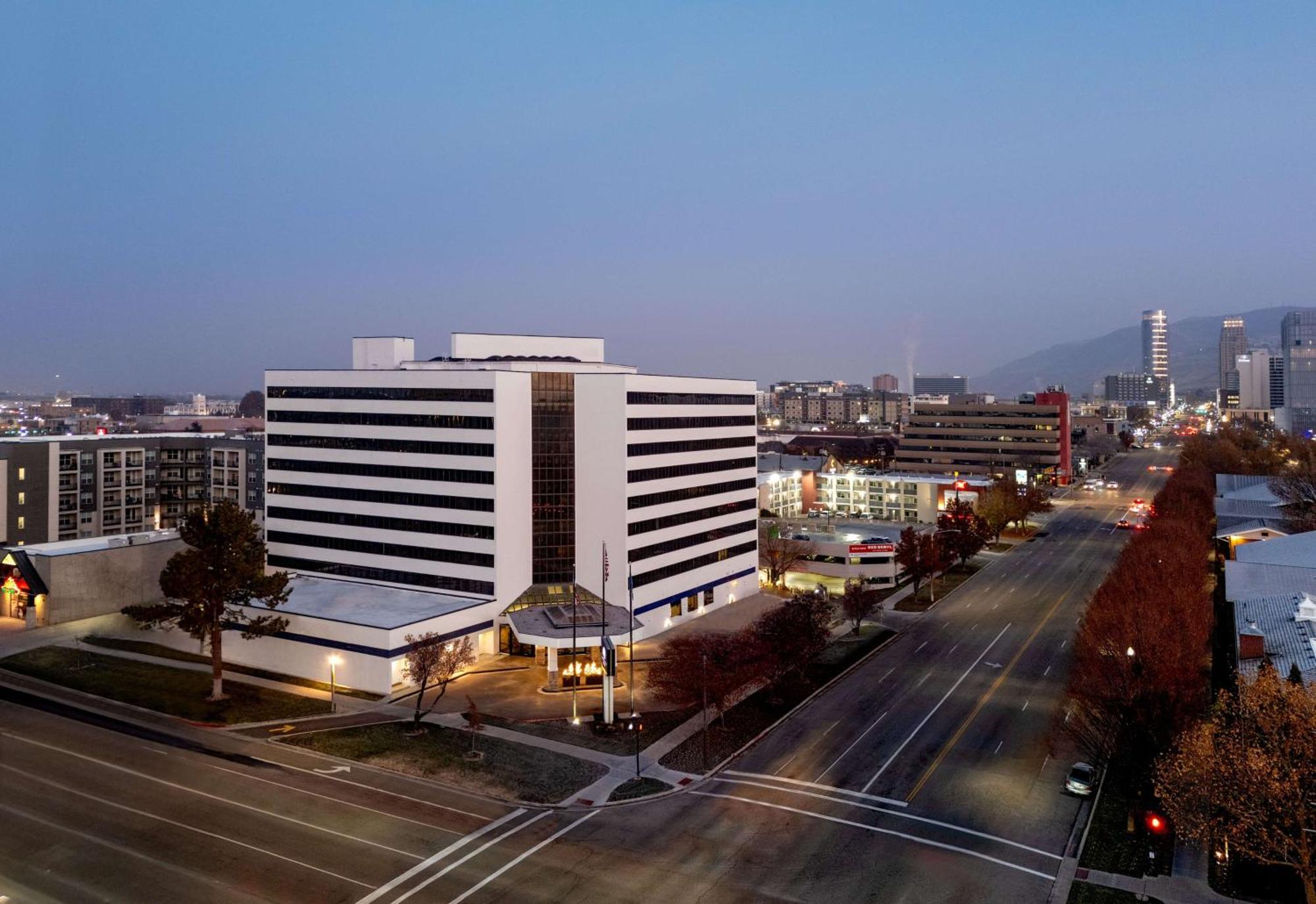 Doubletree Suites By Hilton Salt Lake City Exterior photo